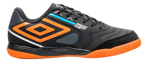 Chuteira Futsal Umbro Pro 5 Jr Preto Laranja Azul 2024