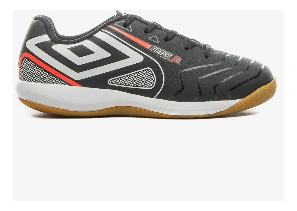 Chuteira Futsal Umbro Pro 5 Jr Preto Branco Coral 2024