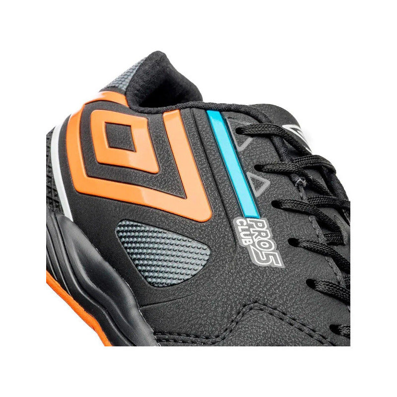 Chuteira Futsal Umbro Pro 5 Jr Preto Laranja Azul 2024